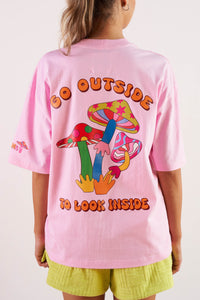 GO OUTSIDE TO LOOK INSIDE T-SHIRT PINK
