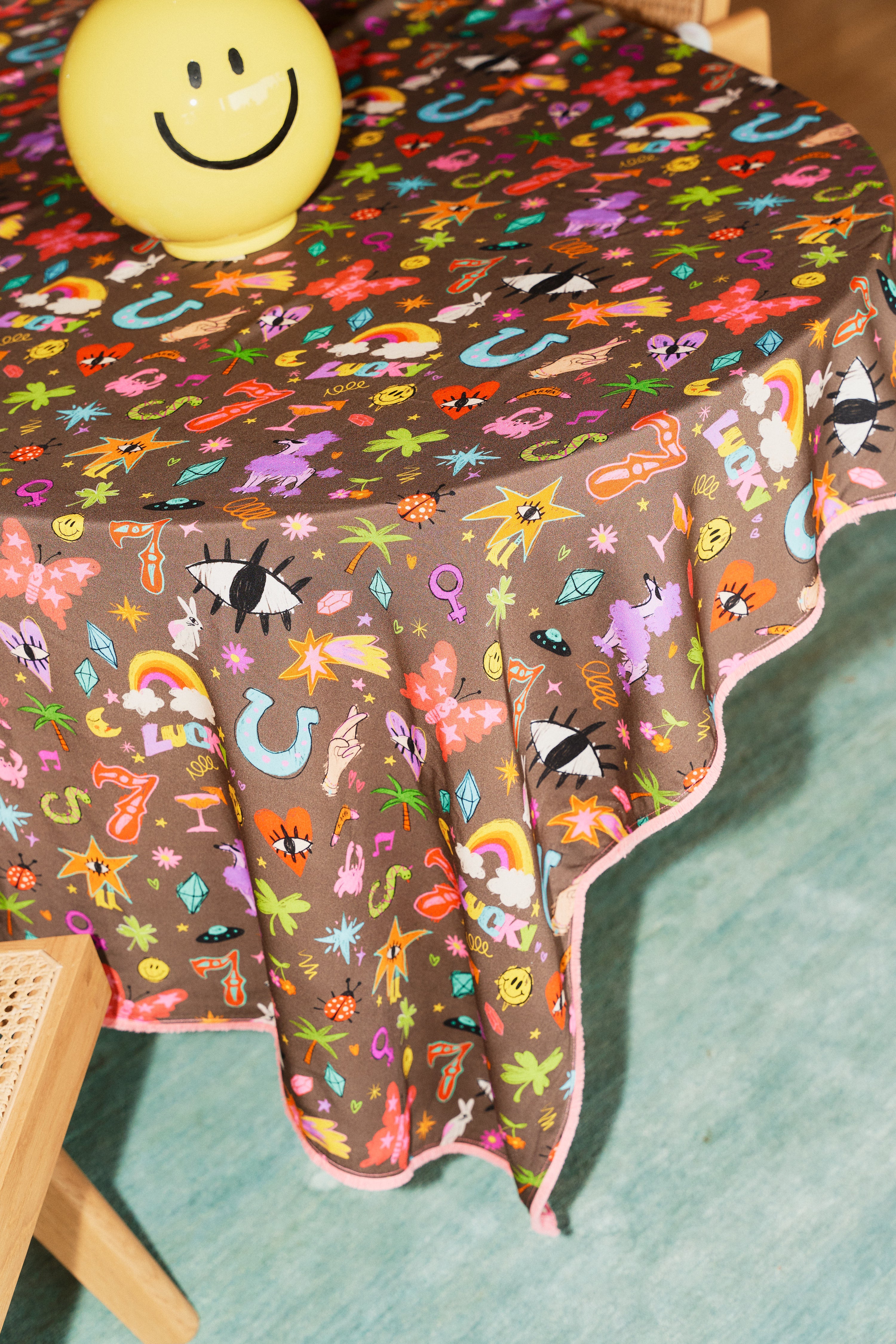 LUCKY YOU TABLE COVER