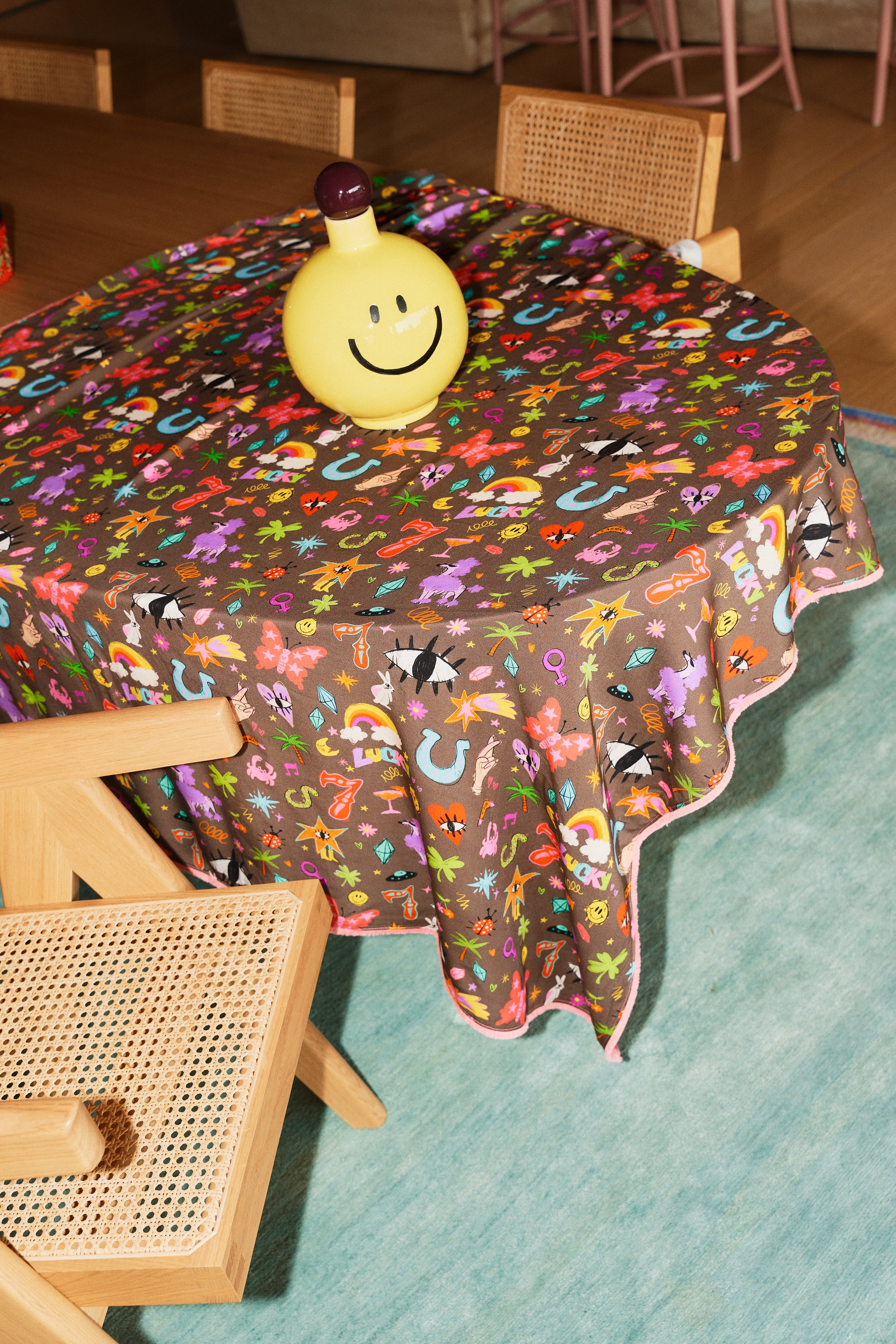 LUCKY YOU TABLE COVER